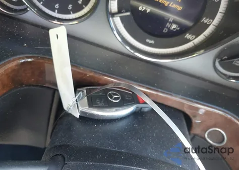 2013 Mercedes-Benz E 350 4Matic z USA, uszkodzony, nr VIN WDDHF8JB2DA684975